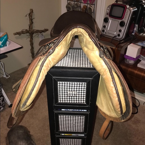Leather English Saddle - Picture 2 of 8